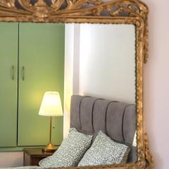 Adorable Jacuzzi flat in the most alive Athens!