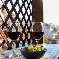 Adorable Jacuzzi flat in the most alive Athens!