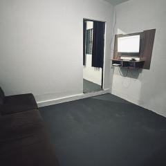 Casa de fundo com 1 quarto, para até 5 pessoas se 2 na cama de casal