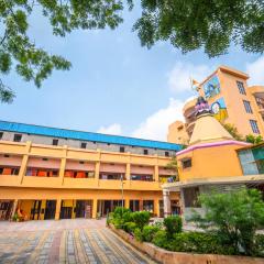 Omji Kailash Math Ashram - Authentic Ashram Stay with Temple and Ved Paathshala