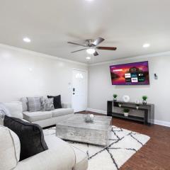 Walk to AT&T Stadium! Globe Life Park Texas Live! King Bed