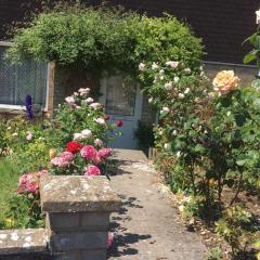 Captivating 2-Bed House in Amesbury Salisbury