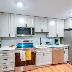 4 Blocks to Riverwalk Updated Astoria Studio