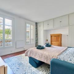 Convention M12 Quick Eiffel Tower access