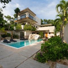 6BR Luxury Villa Perla with 2 Pools & Game Room