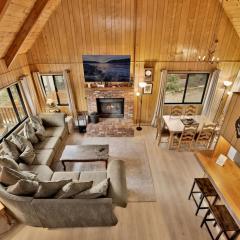 Lakeview Pines Log Cabin - Custom Built Village Log Cabin Retreat w/ Hot Tub, Pool Table