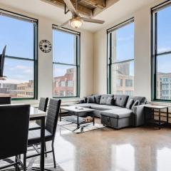 Modern West Loop Gem-City Views & Prime Location 4