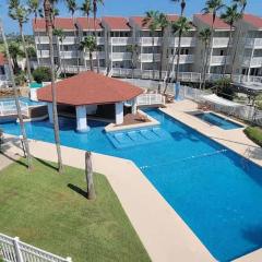 Fresh & Bright Near Beach Great Family Pool