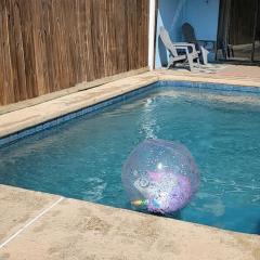 3 bedr w-private pool 1 block to beach Pets Ok