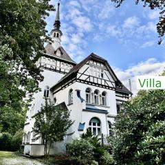 Luxus Ferienhaus Villa EMG Dortmund in Ennepetal, nah Düsseldorf, Köln mit Tennis Court, Garten, Kamin für Familien Gruppen bis 20 Personen