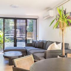 East Village Collective Poolside Urban Ease 15 min to Airport