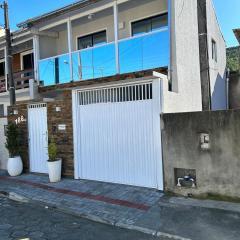 Casa Duplex Completa a Poucos Minutos da Praia