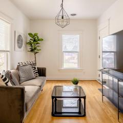 Hipster Vibe Apartment - Food Carts & Live Music