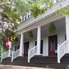 Sunday Morning at Savannahs