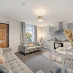 2 BR House By Eason Stays Short Lets & Serviced Accommodation Rossendale With Free Parking