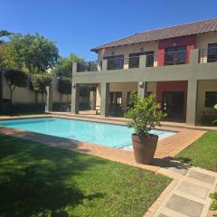 Stylish Bachelor Pad in the Heart of Fourways