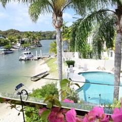 St Tropez 8 - Waterfront Retreat with Rooftop Spa & Sauna