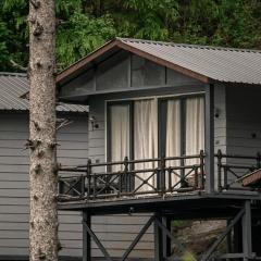 Aarzu Premium Mountain Chalet at 7400ft in Manali