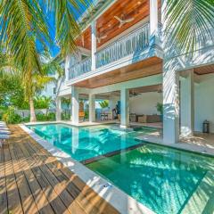 Batemans - New Luxury Canal Front Home with Pool Spa Dock Close to Bean Point Pine Ave