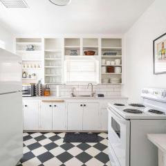 2BR Retreat - Walk to Tabor Shops & Cafes