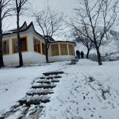 Riverside Challets Sharda