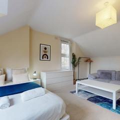 Stylish 1-Bed Near Lewisham Station & High Street