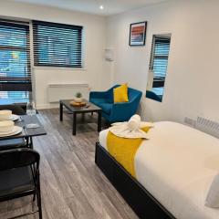 Seaside Escape - Central Studio Near Beach and Town