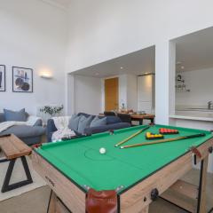Pass the Keys Old School House - Luxury Family Xmas - Pool Table
