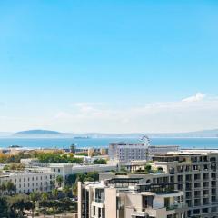 Green Point 8th-Floor Stay with Stunning Views