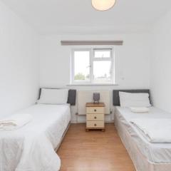 Chandlers Ford 2-bedroom with free parking