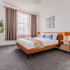 Immense Bright 5BR House near Kensington Olympia