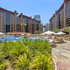 VayK - Spacious 2BR with Beach Access & Private Gym