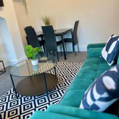 Leicester Comfort -M1, A47 contractor stays - Free parking