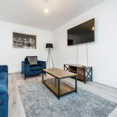 Spacious Luton Home Sleeps 8 Free Secure Parking