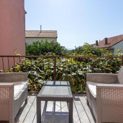 2 Bedroom Cozy Apartment In Podaca