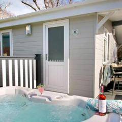 Merley Woodland Superior4 Lodge with Hot Tub
