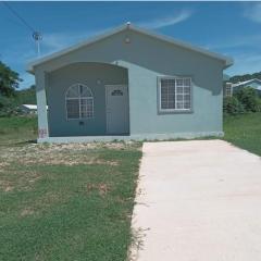 Beach-view 2 Bed Apartment Sleeps 4 - Free parking