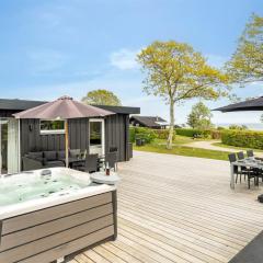 Holiday Home Tonna - from the sea by Interhome