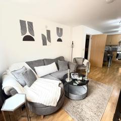 15 min walk to Tower Bridge