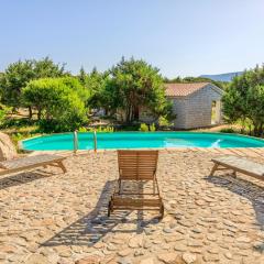 ISA - Residence with swimming pool in Badesi just 300 mt from the sea