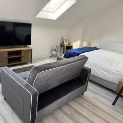 Top Floor Spacious Studio Flat