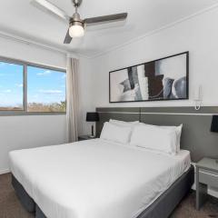 1 bedroom Apartment in Townsville with river, stadium and city Views
