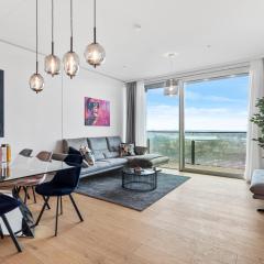 Penthouse Apartment with Rooftop Pool and Terrace City Views