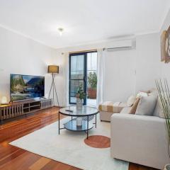 Jacks Stylish Central Retreat with Free Parking