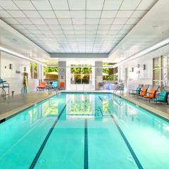 Contemporary Stay near Pentagon City Metro