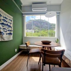 Estilo e natureza a 3 min da praia de Copacabana e metrô