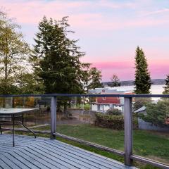 Incredible Water Views Deck Relaxing Retreat Greenbank Getaway by AvantStay