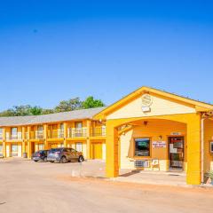 Regency Inn By OYO Rockdale TX