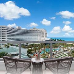 FontaineBleau Resort Balcony w Pool & Ocean View