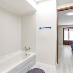 Spacious and bright large suite with independent access